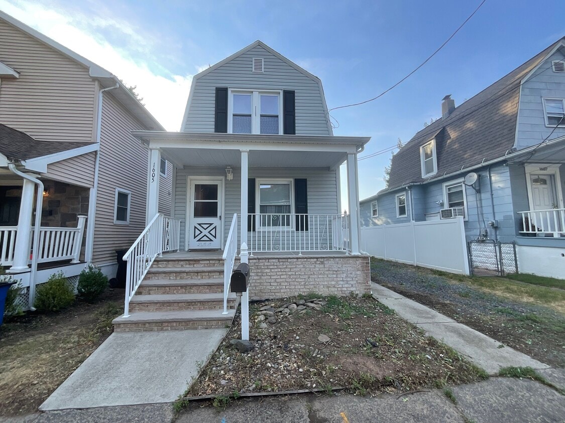 Primary Photo - 1605 Parker Rd