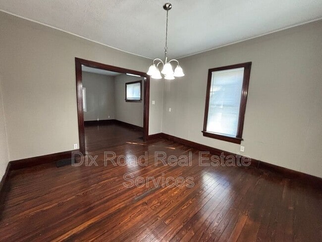 Building Photo - 63 Hallwood Ave