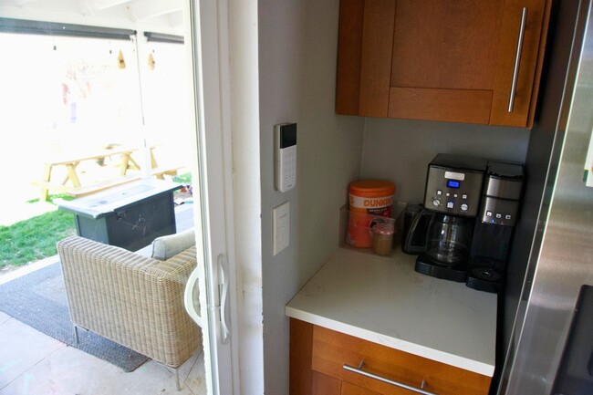 Building Photo - Family-Friendly Home with Spacious Yard in...