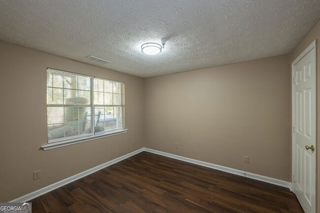 Foto del edificio - 350 Herndon Ln