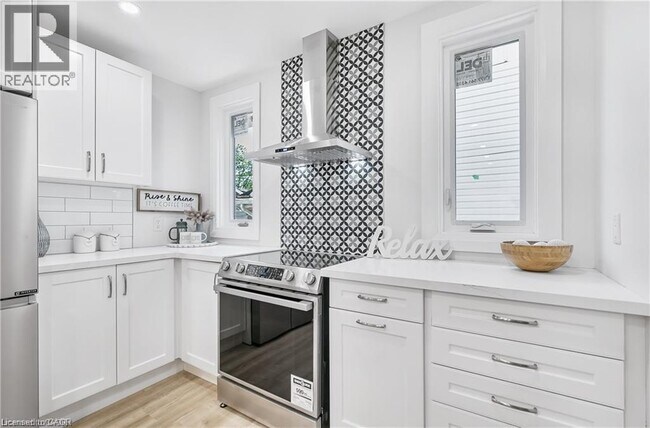 Building Photo - 10 Comet Ave