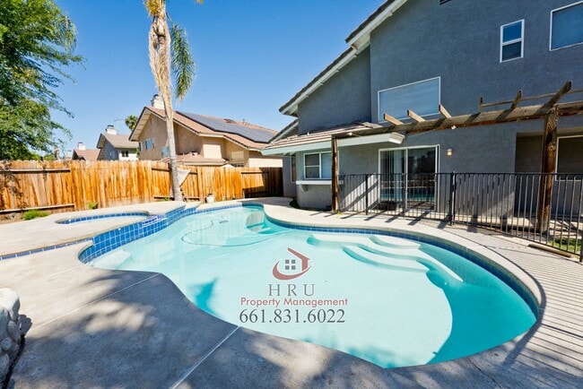Building Photo - SW-4 bed/3 bath + pool house