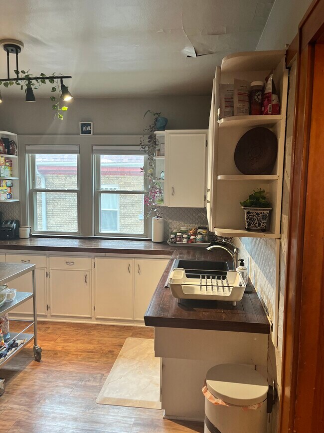 Foto del edificio - 2348 N 58th St