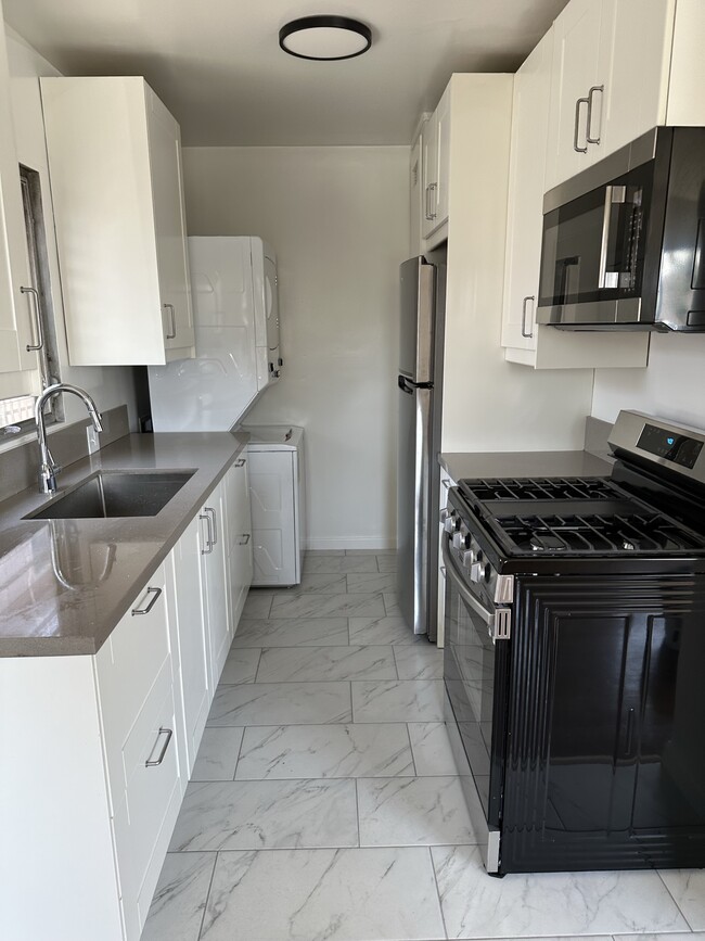 Newly remodeled kitchen - 2725 Obama Blvd