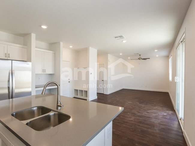 Building Photo - 8863 N 171st Dr