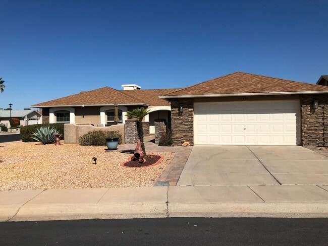 Building Photo - Perfect & Comfortable Vacation Home, 45+ A...