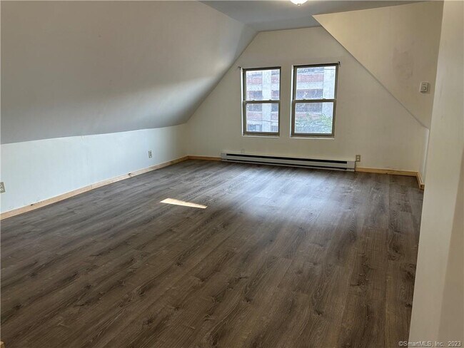Foto del edificio - 573 N Main St