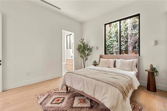 Foto del edificio - 17827 Miranda St