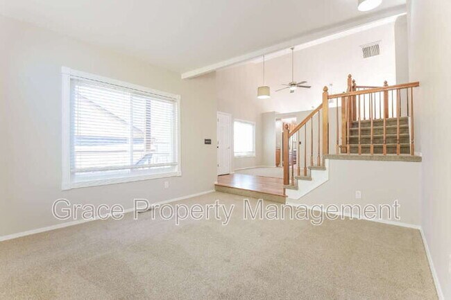 Building Photo - 10924 W 100th Dr