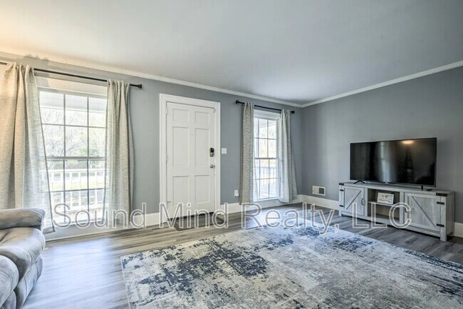 Building Photo - 144 Parkwood Cir