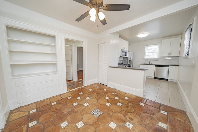 Building Photo - 4056 Piedmont Ave