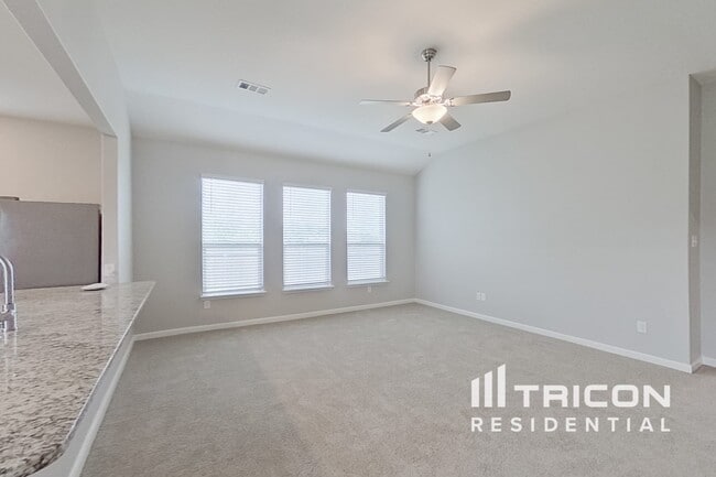 Foto del edificio - 1603 Cotton Blossom Ln