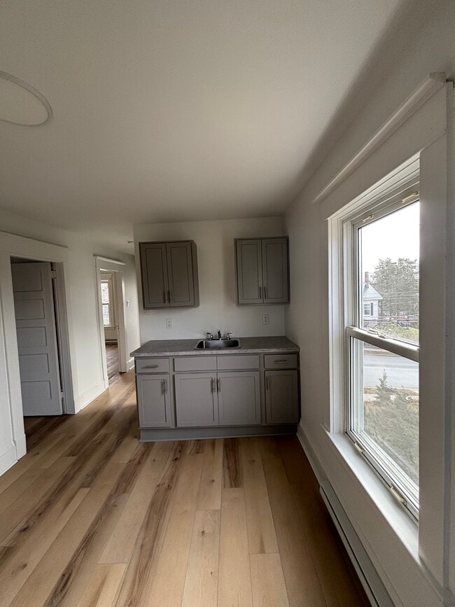 Building Photo - NEWLY RENOVATED ONE BEDROOM APARTMENT AVAILABLE IN DOWNTOWN DARTMOUTH