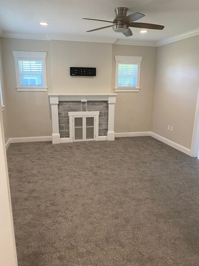 Livingroom - 191 N 800 W
