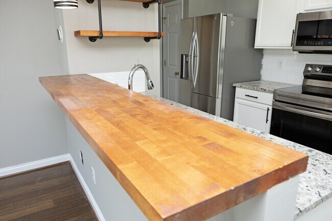 Building Photo - 8117 Bright Oak Trail