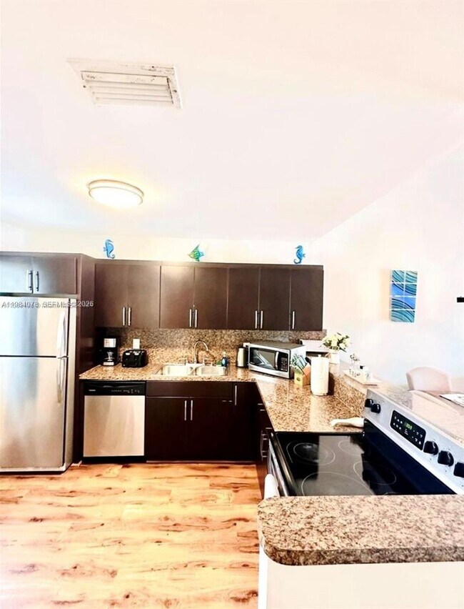 Foto del edificio - 2431-2433 SW 58th Manor