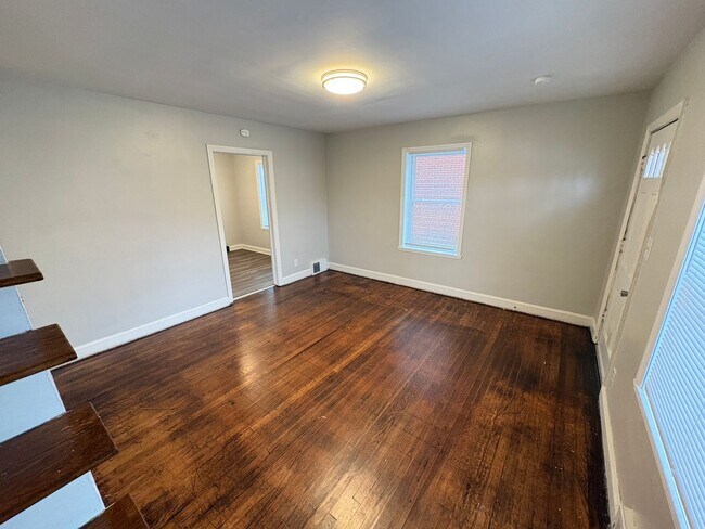 Building Photo - 2 Bedroom, 1 Bathroom Apartment in High Point!
