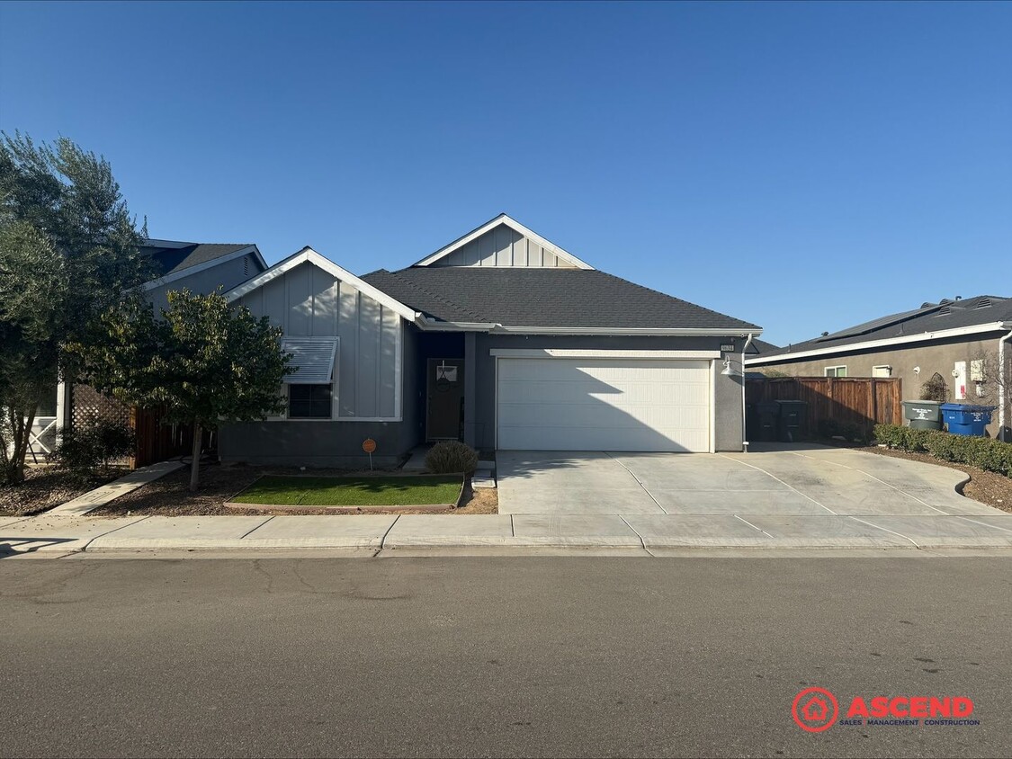 Foto principal - Beautiful home located in the heart of Shafter!