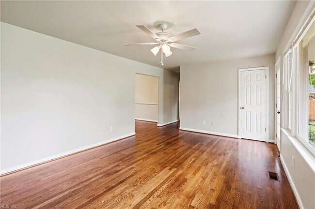 Foto del edificio - Charming 3-Bedroom Brick Ranch for Rent – ...