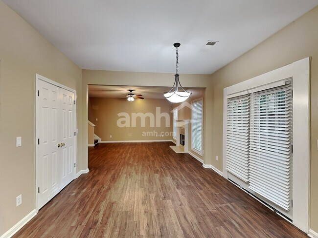 Foto del edificio - 1584 Silver Ridge Dr