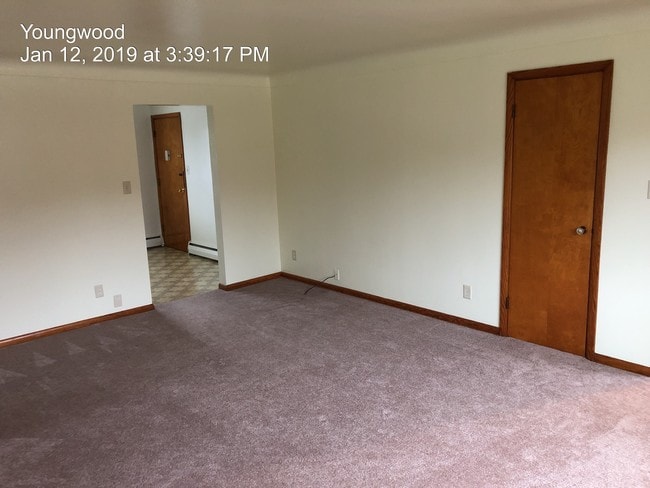 Living room - 512 S 5th St