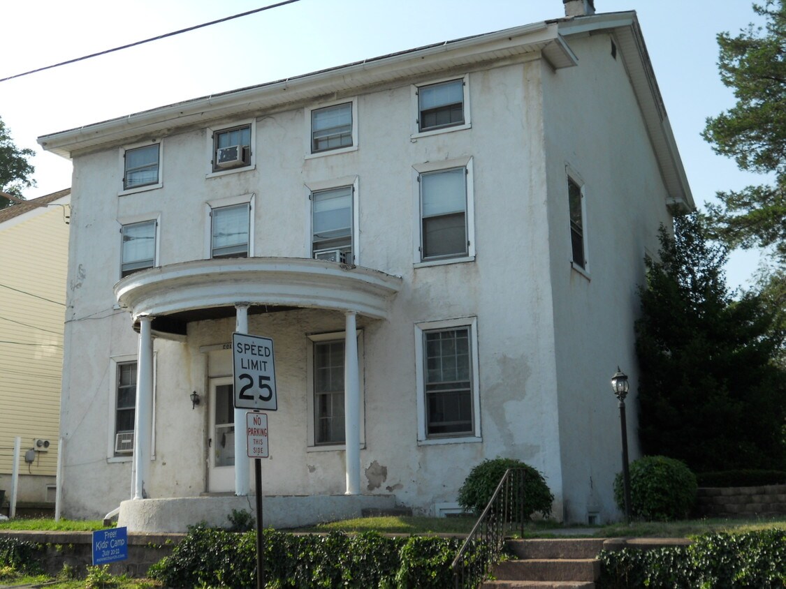 Primary Photo - 201 Bridge St