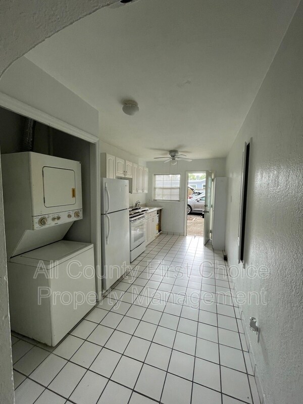 Building Photo - 911 Pine St