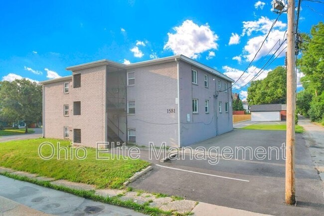 Building Photo - 1581 E Mound St