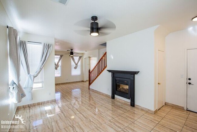 Building Photo - Gorgeous 3Bdm 2.5Ba Two-Story Home in Squi...