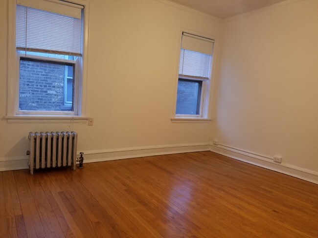Foto del edificio - 1643 W Touhy Ave