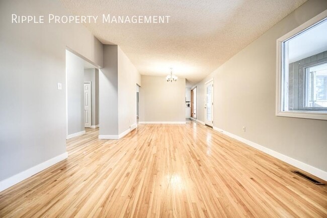 Building Photo - Modern 3 Beds, 2 Baths Main Floor/ Upper |...