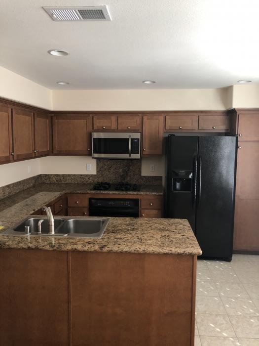 Building Photo - 3 bedroom in Santa Clarita CA 91355