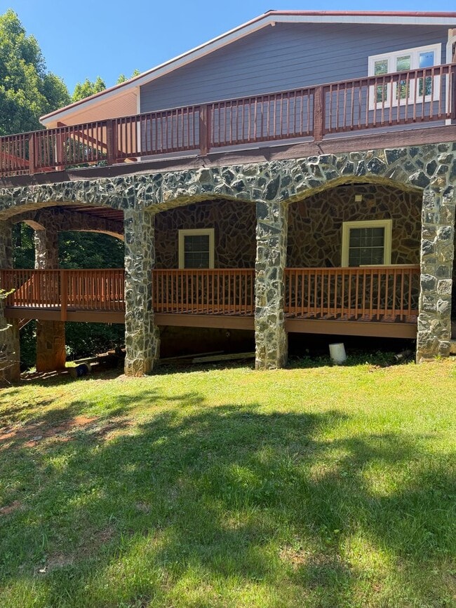 Building Photo - 167 Wagon Wheel Ln