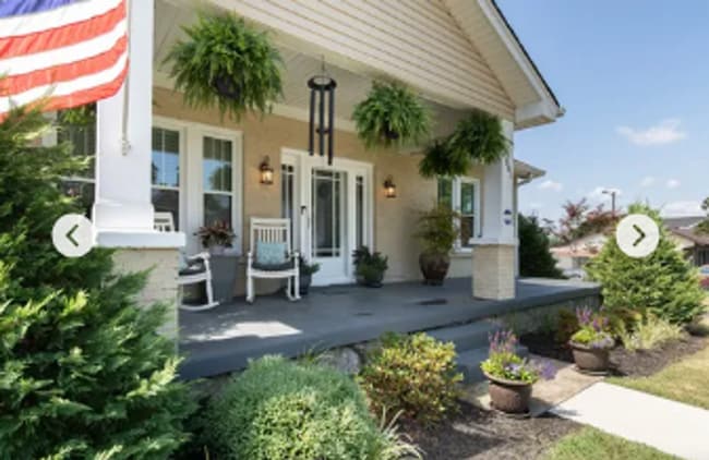 Building Photo - 4 Bedroom with a Hot Tub in the heart of t...