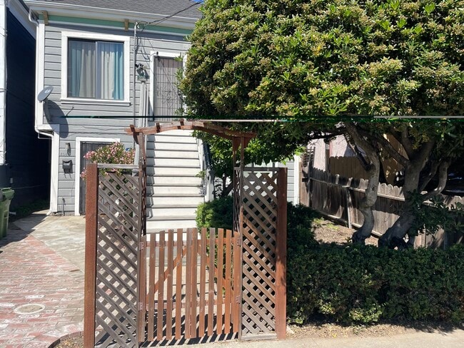 Foto del edificio - 2047 20th Ave