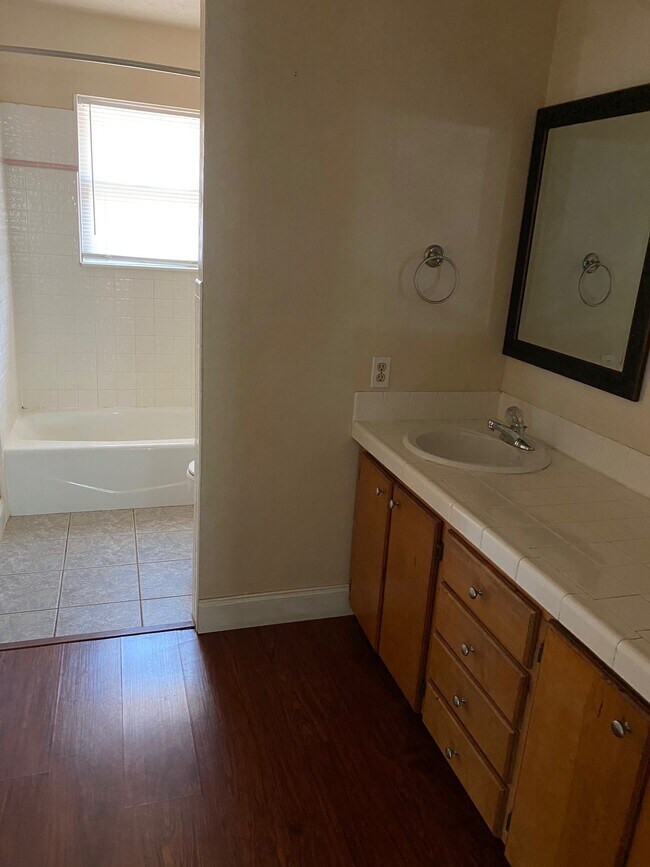 Foto del edificio - 2914 Hemlock Dr