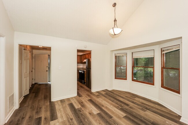 Building Photo - 7074 Williamsburg Dr