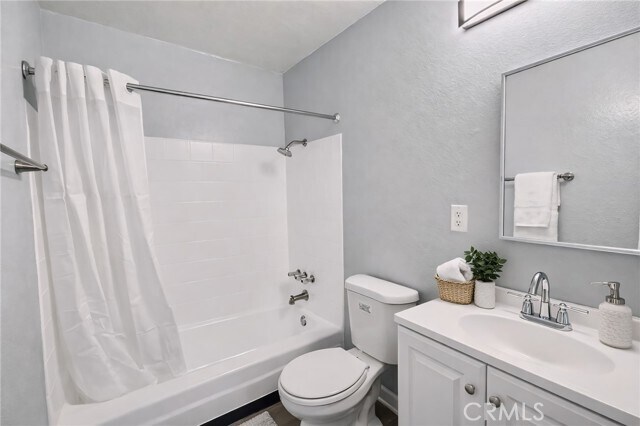 Foto del edificio - 815 N Rose Ave