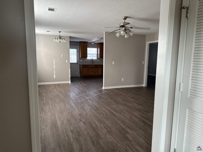 Building Photo - 219 West Wrasling Way