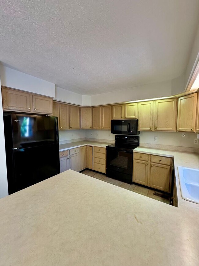Foto del edificio - Duplex with Basement Garage for Rent