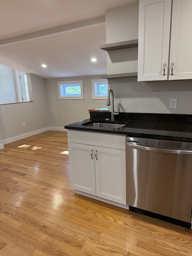 Building Photo - 45B Warner St