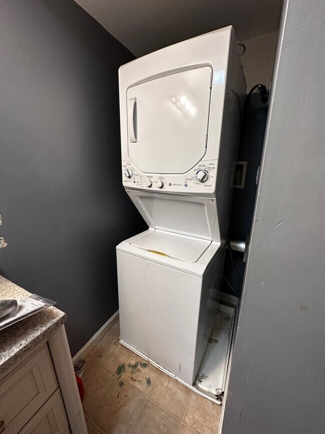 Laundry included - 353 Laurel St