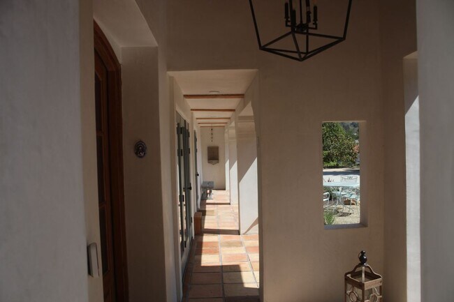 Foto del edificio - 2753 Redondo Cir