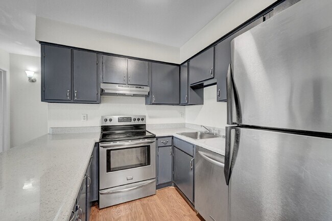 Foto del edificio - $940.95 with Half Off the first month's rent, 1 Bed, 1 Bath, Condo in Denver with Cozy Fireplace!