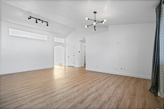 Building Photo - 1572 S Bridle Path Loop