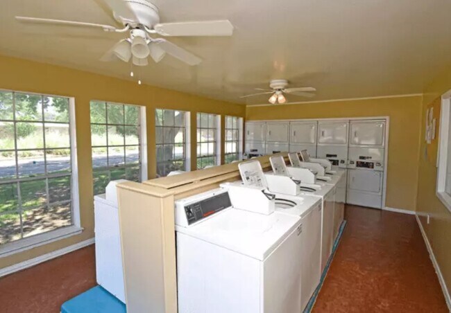 Foto del edificio - 3025 Waller St