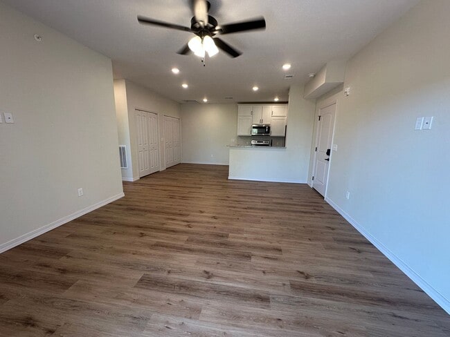 Building Photo - Golf Quarters - GQ 302