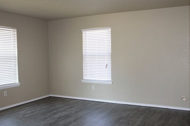 Photo - Just Minutes from Tinker! House