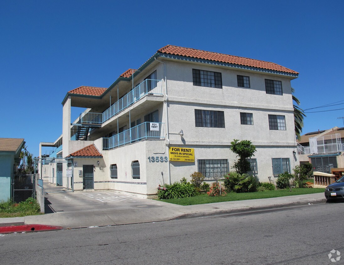 Primary Photo - 13533 Lemoli Ave