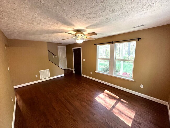 Foto del edificio - 5518 Thompson Dr